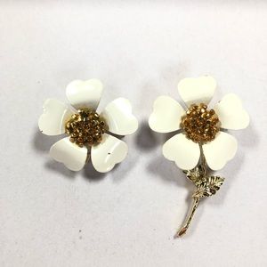 Vintage Enamel Pins flowers brooches